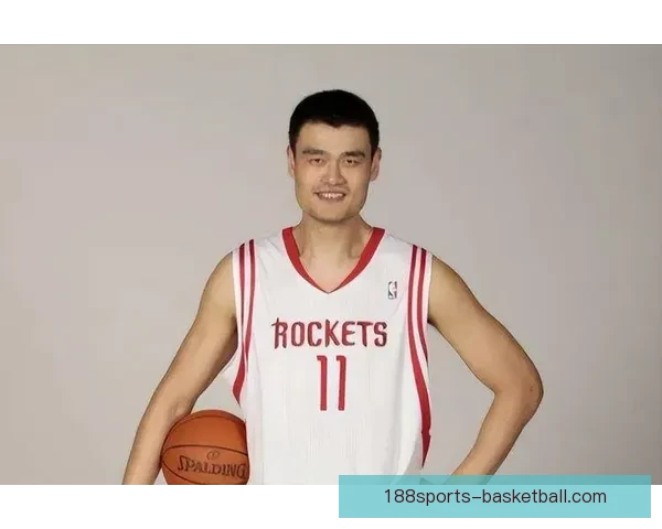 他在NBA的影响力堪比姚明 被誉为中国篮球的名片和全球代言人